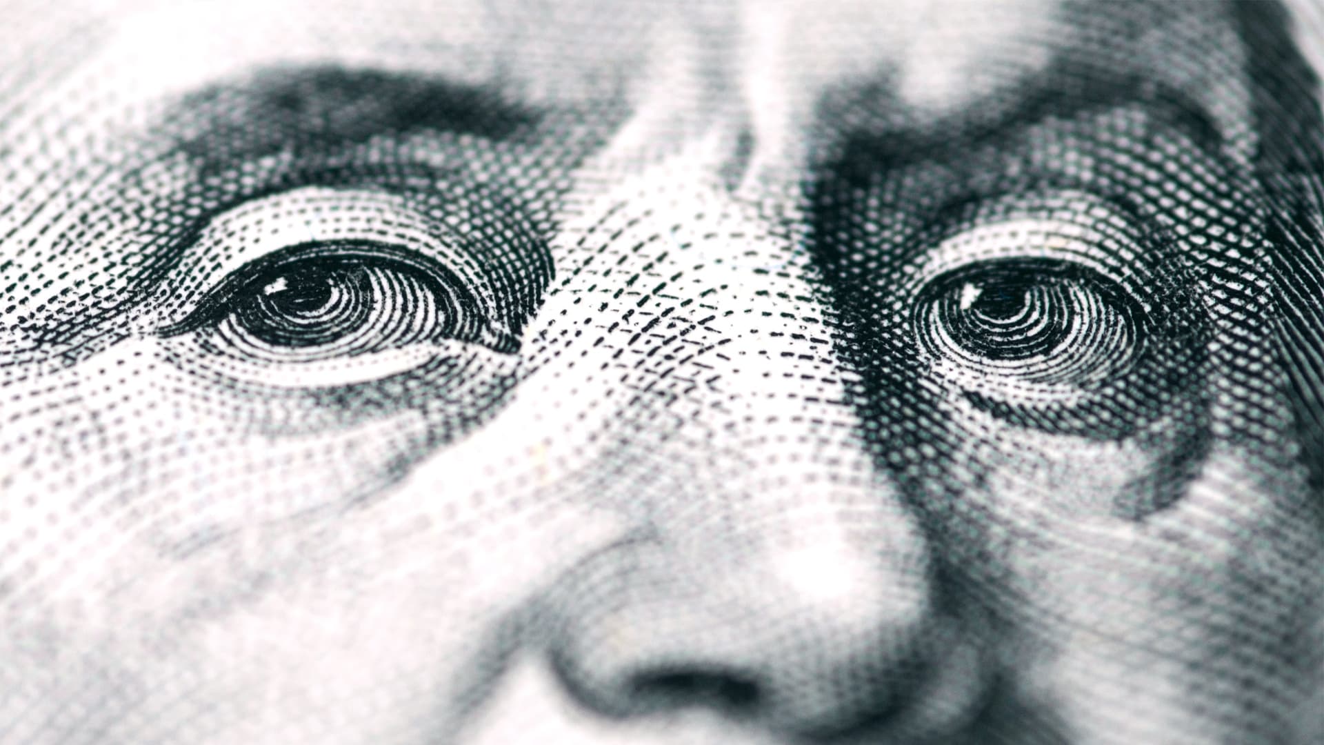 U.S. Dollar Rises as Fed Keeps Interest Rates Low; Places Pressure on Bitcoin